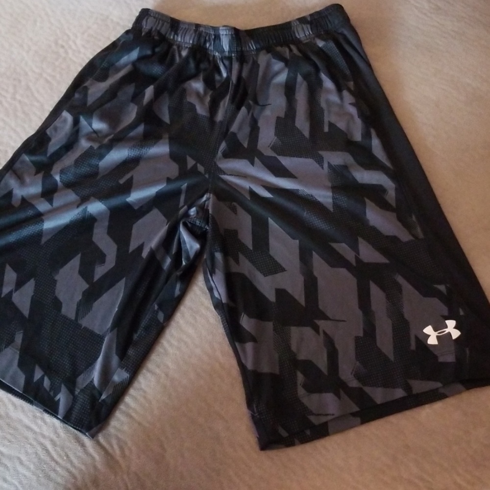 Under Armour Youth large Shorts